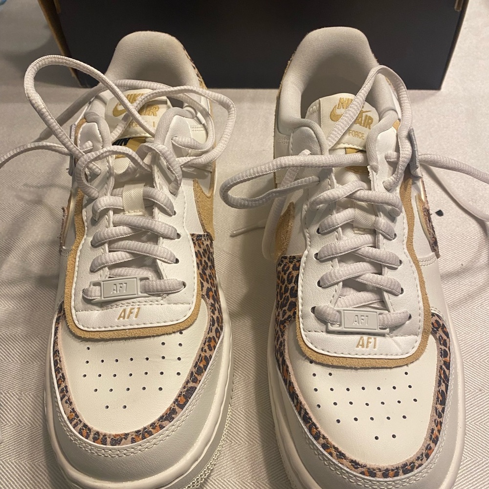 Nike Air Force 1 Shadow. White and leopard.